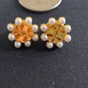 Tory Burch Pearl gold TT face earrings